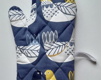 Quilted padded oven glove / oven mitt / pot holder in organic cotton in a cluckcluck design  on navy background.
