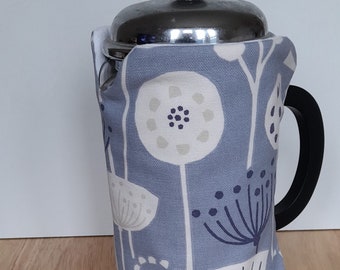 A stylish cafetiere cover / coffee pot cover in slightly padded organic cotton in a blue Bergen design.