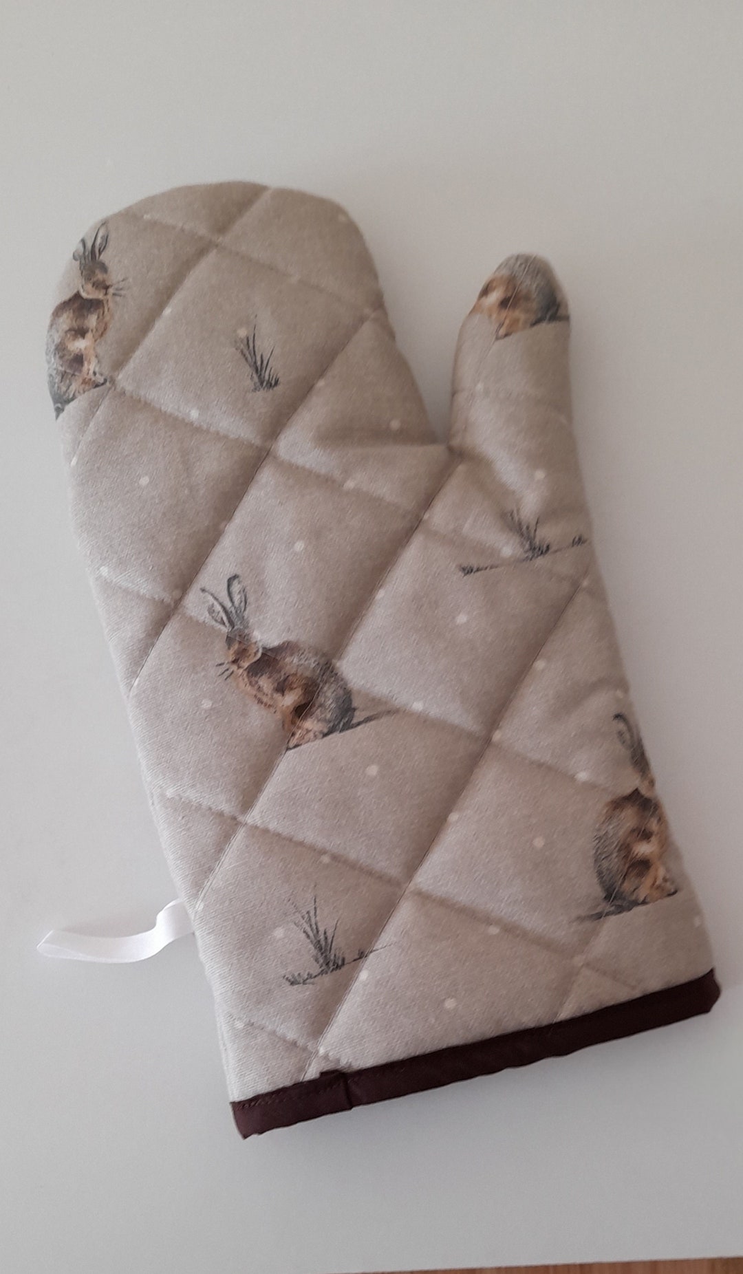 Oven Glove / Oven Mitt / Pot Holder in a Hartley Hare Design in Thick Cotton Fabric, Quilted