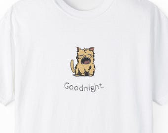 Camiseta unisex de algodón teñido con el mensaje "Buenas noches, gato".