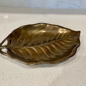 Vintage heavy brass leaf tray/ vintage large brass leaf plate/ vintage brass leaf decor/ brass leaf