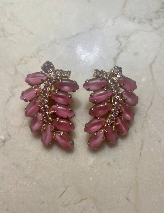 Vintage clip on pink stone earrings/ pink vintage 