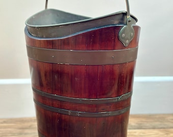 Georgian mahogany peat bucket with brass liner