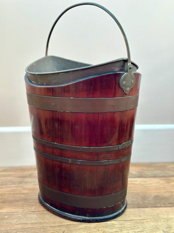 Georgian mahogany peat bucket with brass liner