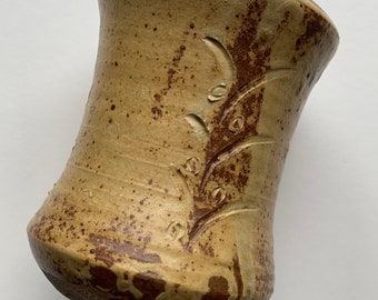 Leach pottery St Ives brown glaze mottled vase with sgraffito incised decoration