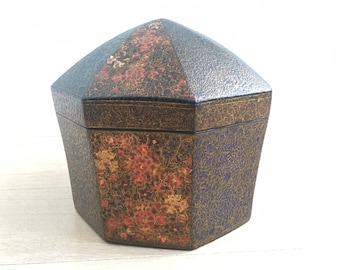 Late 19th century Kashmiri turban box in Papier-mâché