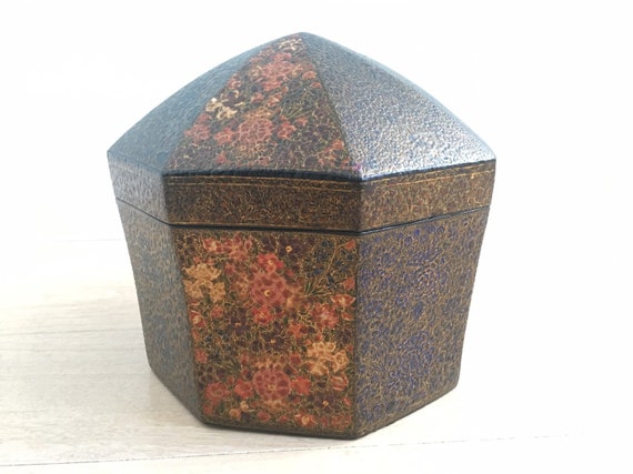 Late 19th century Kashmiri turban box in Papier-mâché