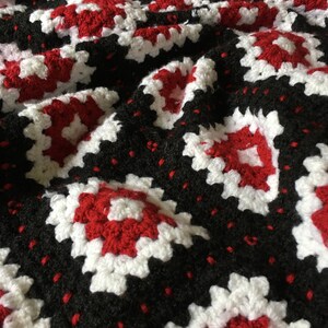 Vintage Swedish Scandinavian Granny squares crochet blanket in red and black wool image 4