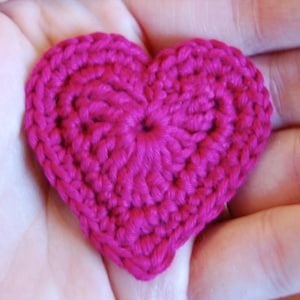 Crochet pattern heart applique for Valentine’s or weddings