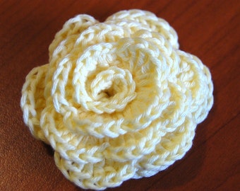 Crochet pattern beautiful roses 3 different sizes with different sizes of flower petals pdf