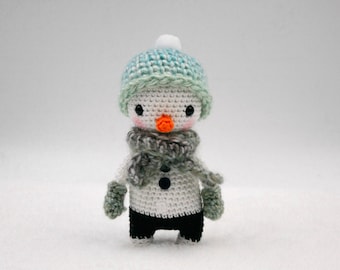 Crochet pattern: Larry the mini snowman