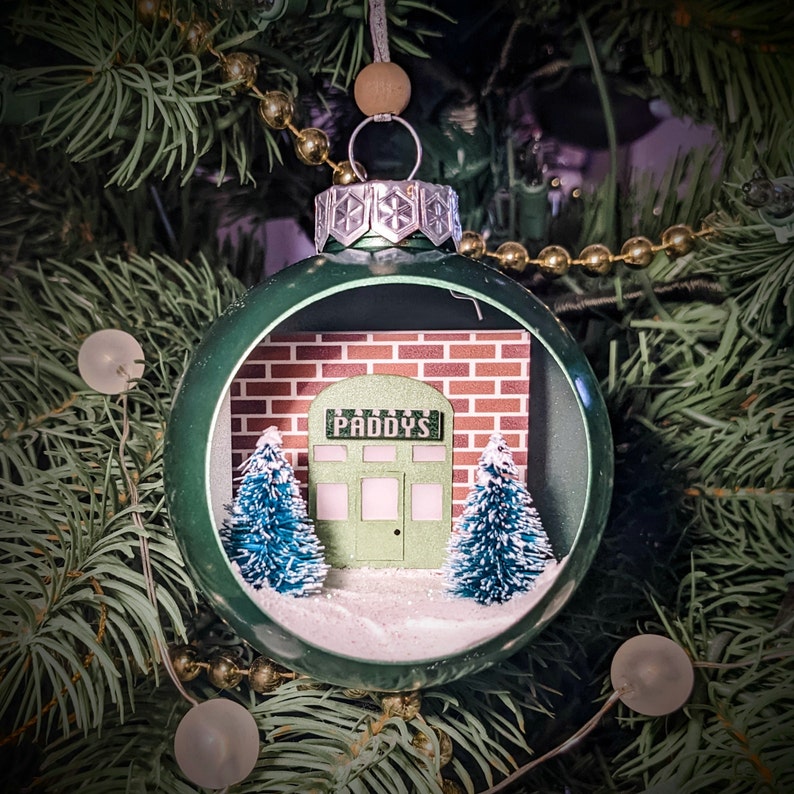 Paddy's Pub Diorama Ornament image 2