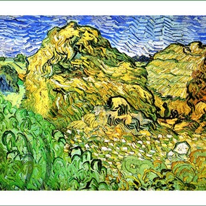 Puede incluir: Una pintura impresionista representa un paisaje rural con montones de heno bajo un cielo azul texturizado. Los montones de heno están representados en tonos amarillos y marrones, contrastando con el verde vibrante del primer plano y los árboles distantes. La obra evoca el campo.