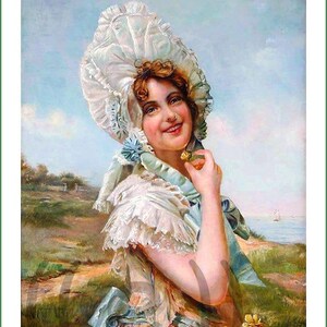Può includere: Un dipinto di una persona sorridente che indossa una grande cuffia bianca con volant e un nastro azzurro legato sotto il mento. La persona indossa una camicetta bianca a strati con volant e dettagli blu, su uno sfondo di paesaggio costiero.