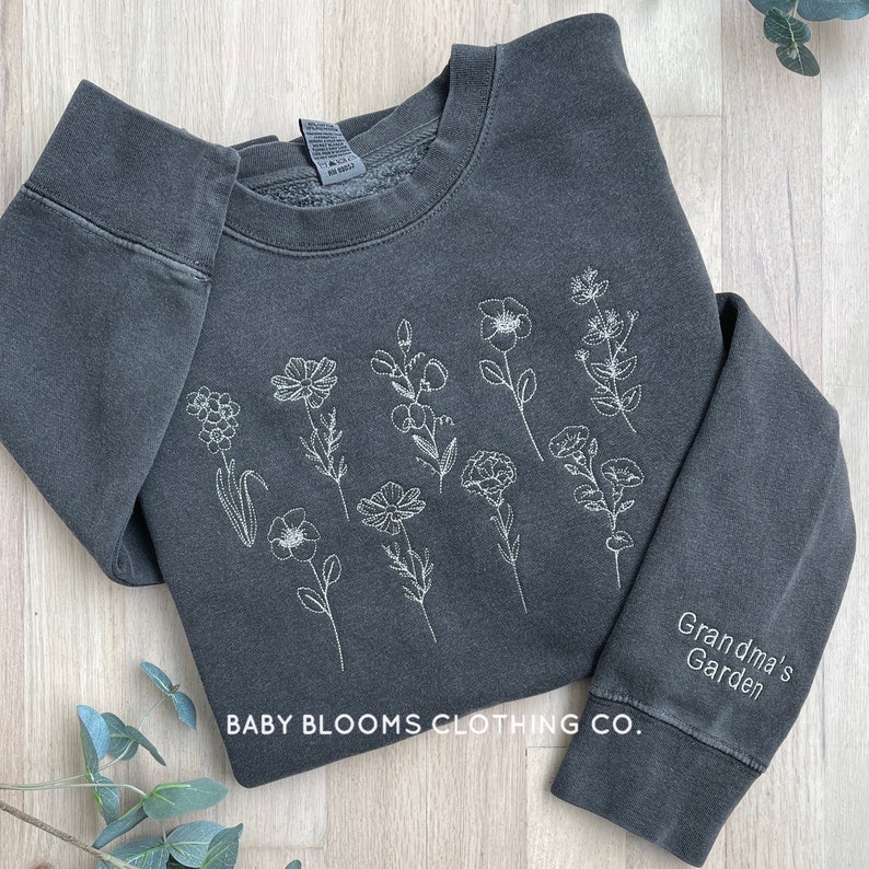 Customizable Embroidered Birth Month Flower Crewneck Sweatshirt Floral Embroidery Mother's Day Gift Gift for Mom Gift for Grandma image 4