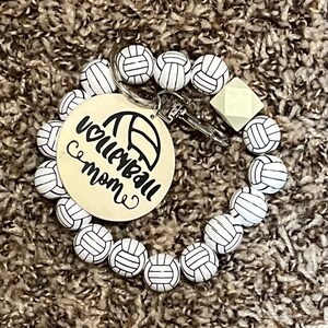 Volleyball mom, volleyball mom gift, team mom gifts, volleyball bracelet, volleyball keychain, volleyball keyring, volleyball team