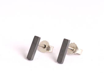 Minimalistische Ohrringe aus Silber, schwarze Ohrstecker, geometrischer Schmuck, Geschenk für Sie