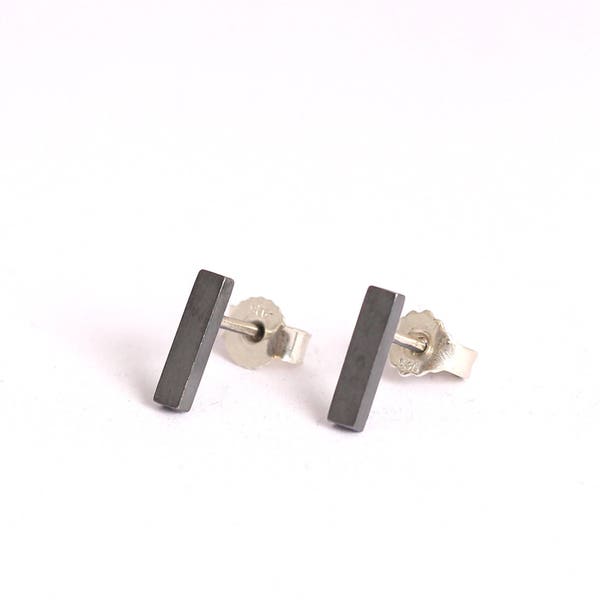 Minimalistische Ohrringe aus Silber, schwarze Ohrstecker, geometrischer Schmuck, Geschenk für Sie