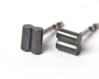 kleine Silber Ohrstecker für Männer, handgefertigte geummerischer Schmuck in schwarz