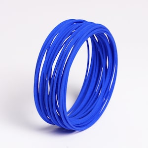 Brazalete grande azul de nailon, moderno brazalete de diseño moderno, una joya contemporánea.