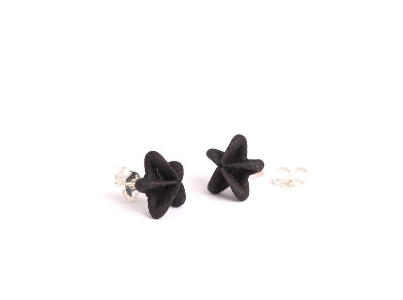 Clous d'oreilles noirs clous d'oreilles étoiles, cadeau pour architectes, bijoux imprimés en 3D, clous de fleurs noires Noir