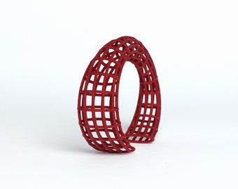 grand bracelet de déclaration rouge dans le design paramétrique un bijou contemporain et un cadeau unique pour les femmes