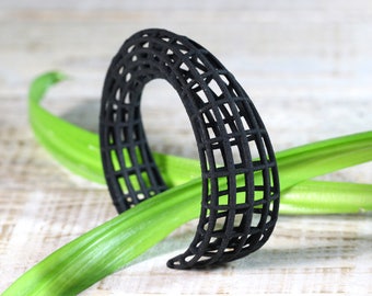 schwarze geometrische Armspange, 3D gedruckt in Nylon, parametrischer Schmuck, schwarzer Armreif, schwarze Armspange, geometrische Struktur