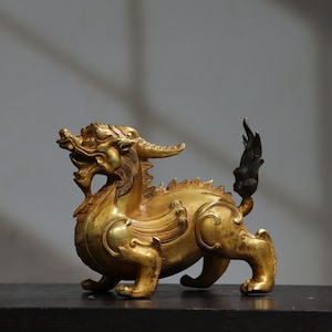 Chinese Handcarved copper Qilin Statue，Rare statues，home decoration，Worth collecting