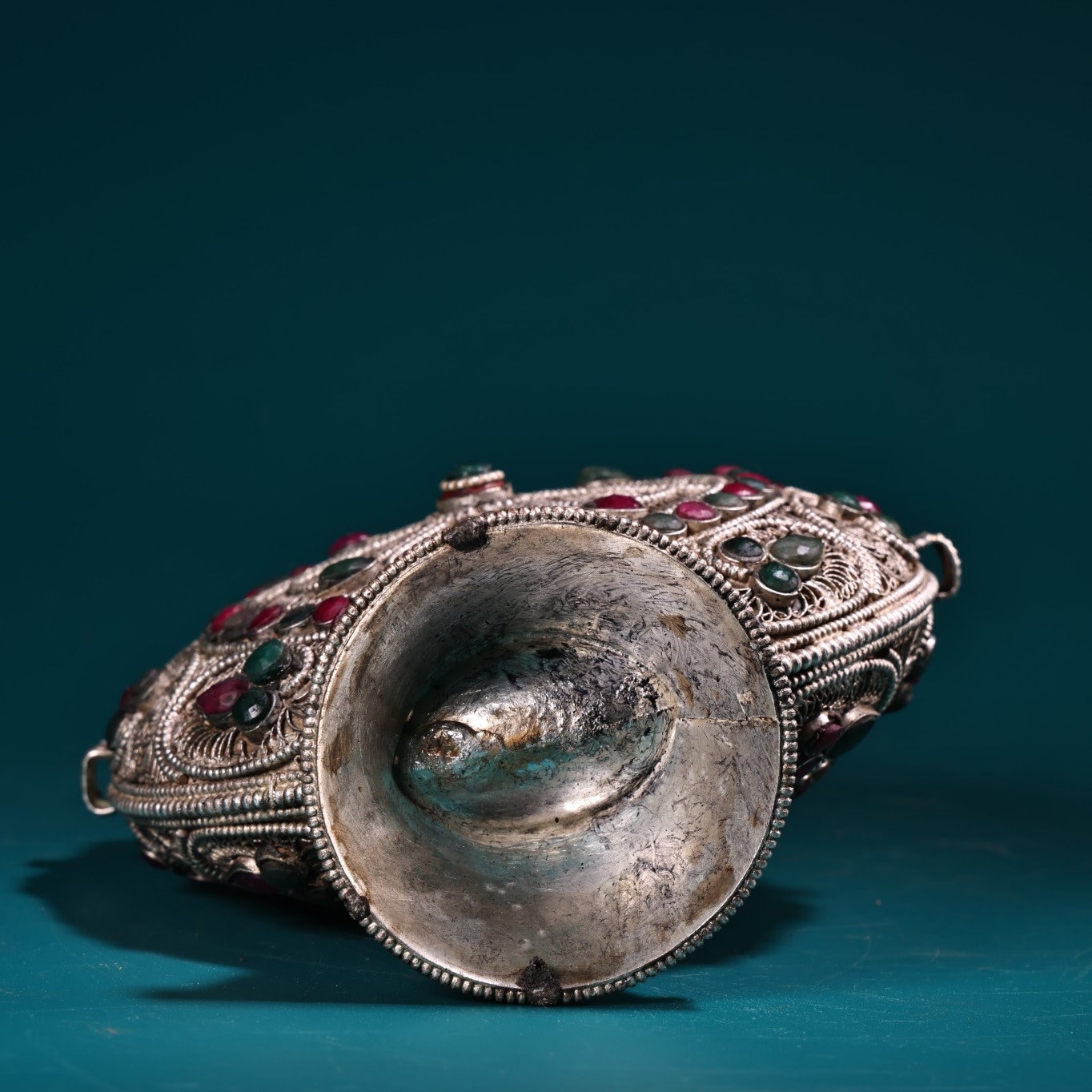 チベットの銀象嵌宝石嗅ぎタバコ瓶、ユニークなデザイン、中国の