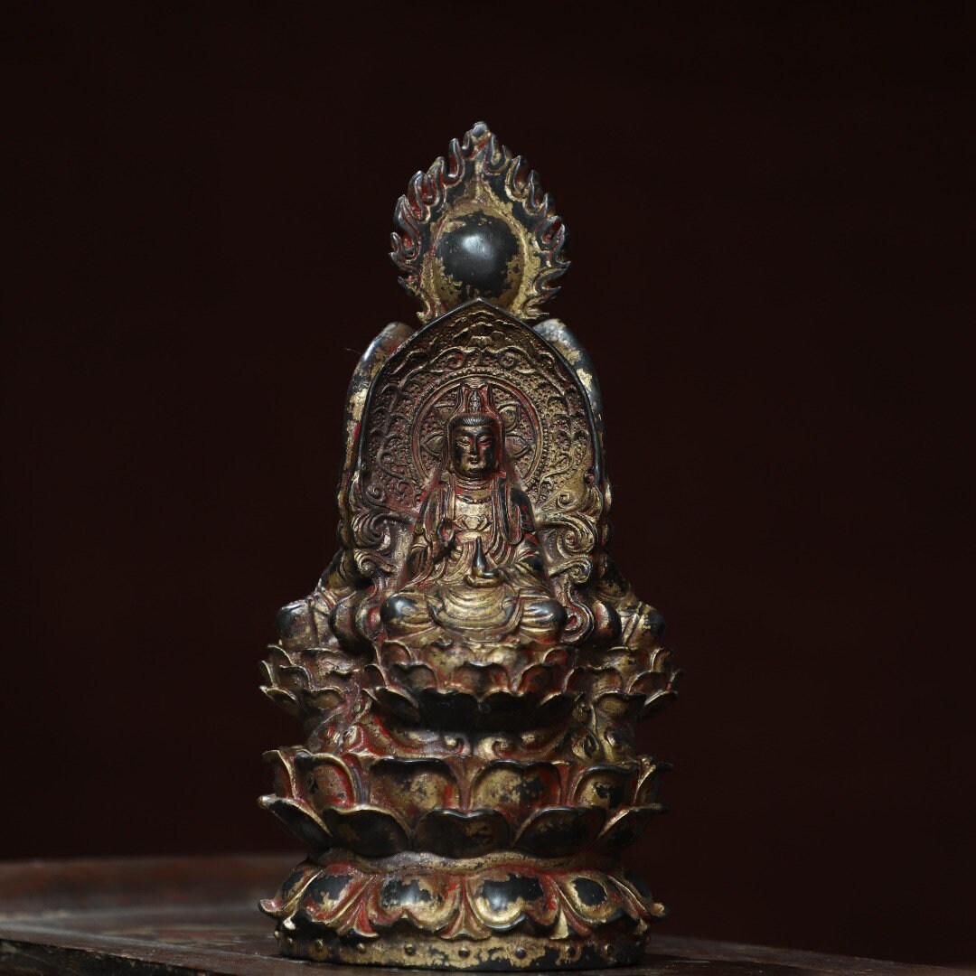 中国のアンティークの手作りの彫刻された青銅の三面仏像の装飾、絶妙な