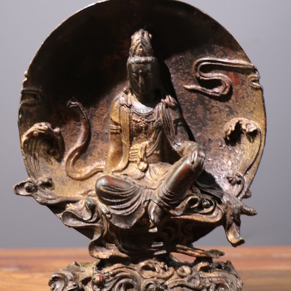 Handcarved pure copper Guanyin statue Buddha,Chinese antique,elegant color and unique shape.furniture decorated,worth collecting