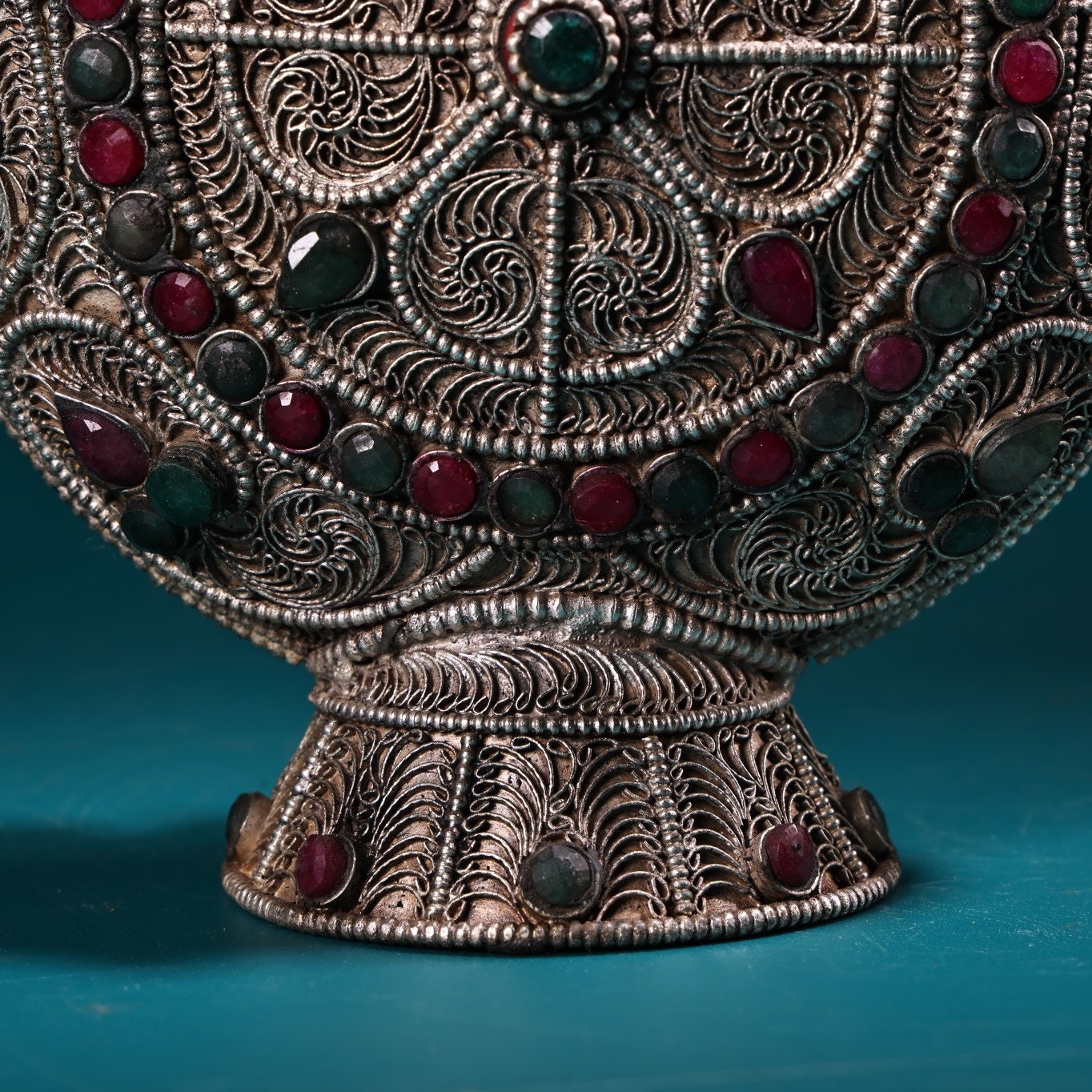 チベットの銀象嵌宝石嗅ぎタバコ瓶、ユニークなデザイン、中国の