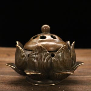 Collect handmade carved pure copper lotus statues, incense burner ornaments, furniture decorations