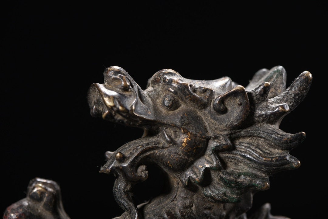 中国の手作りの彫刻が施された青銅の龍の像の装飾品、絶妙な職人技