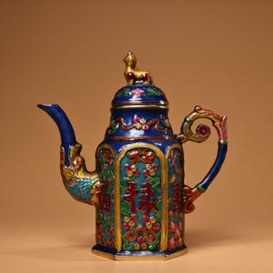 Chinese handmade carved copper inlaid cloisonn é wine pot decoration, exquisite workmanship, furniture/tabletop decoration, worth collecting
