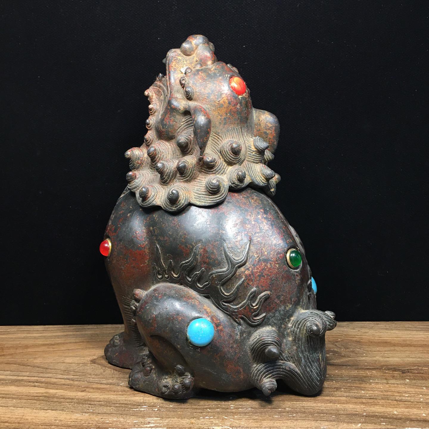 中国の手彫りの青銅製ライオン香炉像、デスクトップの装飾、貴重で