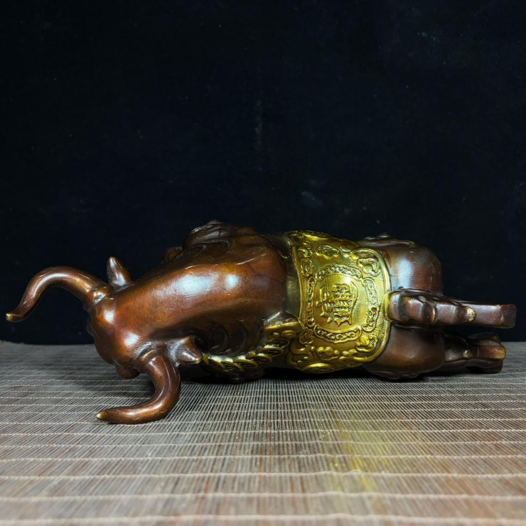 手彫りのブロンズ製雄牛像飾り、絶妙な職人技、デスクトップ装飾