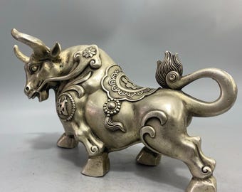 ユニークな形をした中国のアンティークの手彫りの絶妙なチベットの銀製