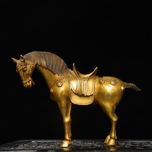 中国の純粋な手彫り真鍮金箔馬像装飾品、絶妙で珍しい形をしており
