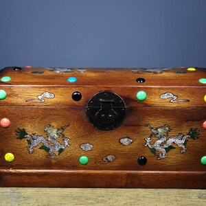 Chinese handmade carved rosewood inlaid with gemstone dragon pattern box/storage box, unique decoration,furniture decoration,wood carving