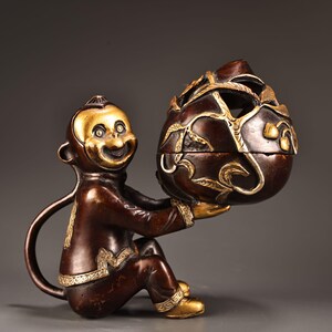 Chinese collection hand carved pure copper monkey birthday peach incense burner ornaments,exquisite and rare,desktop decoration