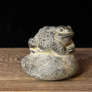 Chinese handmade carved tea pet solid blue stone toad statue decoration ornaments,tea pet tea ceremony,tabletop decorations,rare and unique
