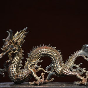 Handmade carved bronze dragon statue ornaments, Chinese antiques, unique and rare, home decoration, worth collecting and using