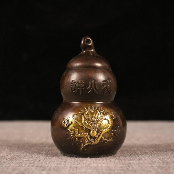 中国のアンティークの手彫りの銅製の龍の模様のひょうたん飾り