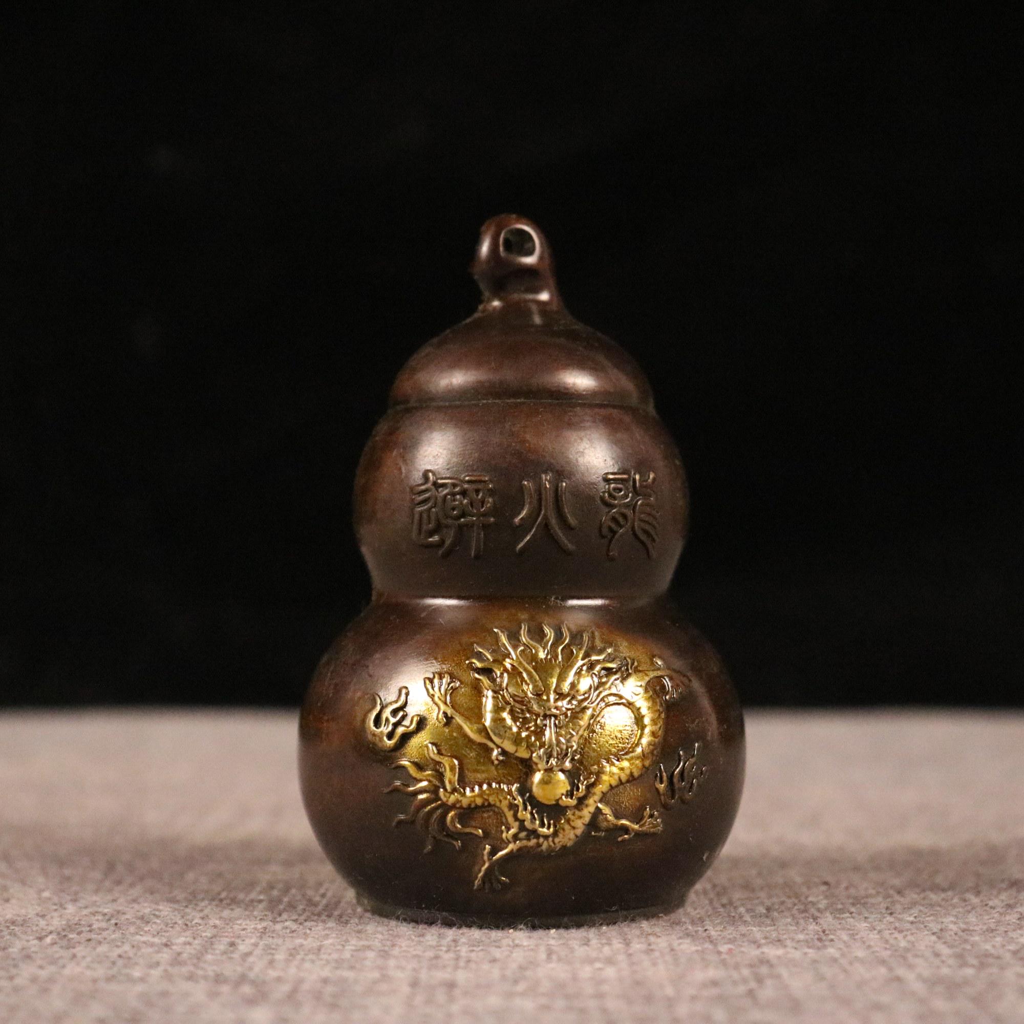 中国のアンティークの手彫りの銅製の龍の模様のひょうたん飾り