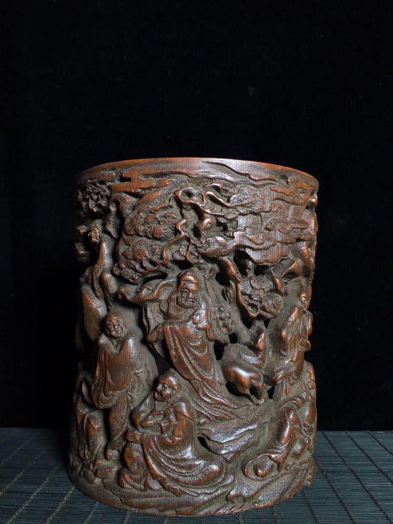 中国の手彫りの竹製18羅漢形のペン入れ装飾、ユニークな家具装飾