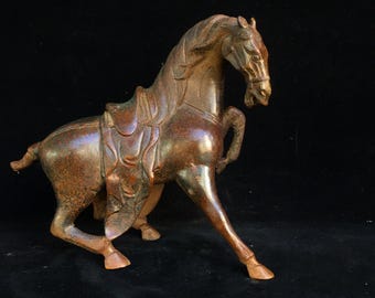 精巧なブロンズ製の馬車彫刻。古代中国の素材を用いて手作りされてい 