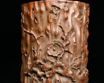 Portalápices tallado a mano con diseño de flor de ciruelo en bambú natural, adorno, papelería, colección china, decoración de muebles, se puede utilizar