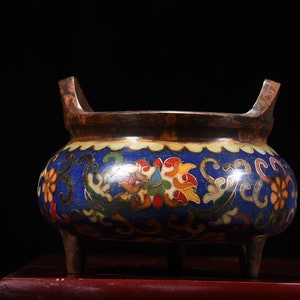 Collect handmade carved cloisonn é entwined lotus patterned incense burner ornaments, exquisite and rare, furniture decoration, can be used