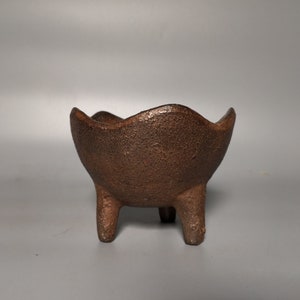 Chinese antique hand-carved cast iron oil lamp small bowl with unique shape and furniture decoration, worth collecting and using